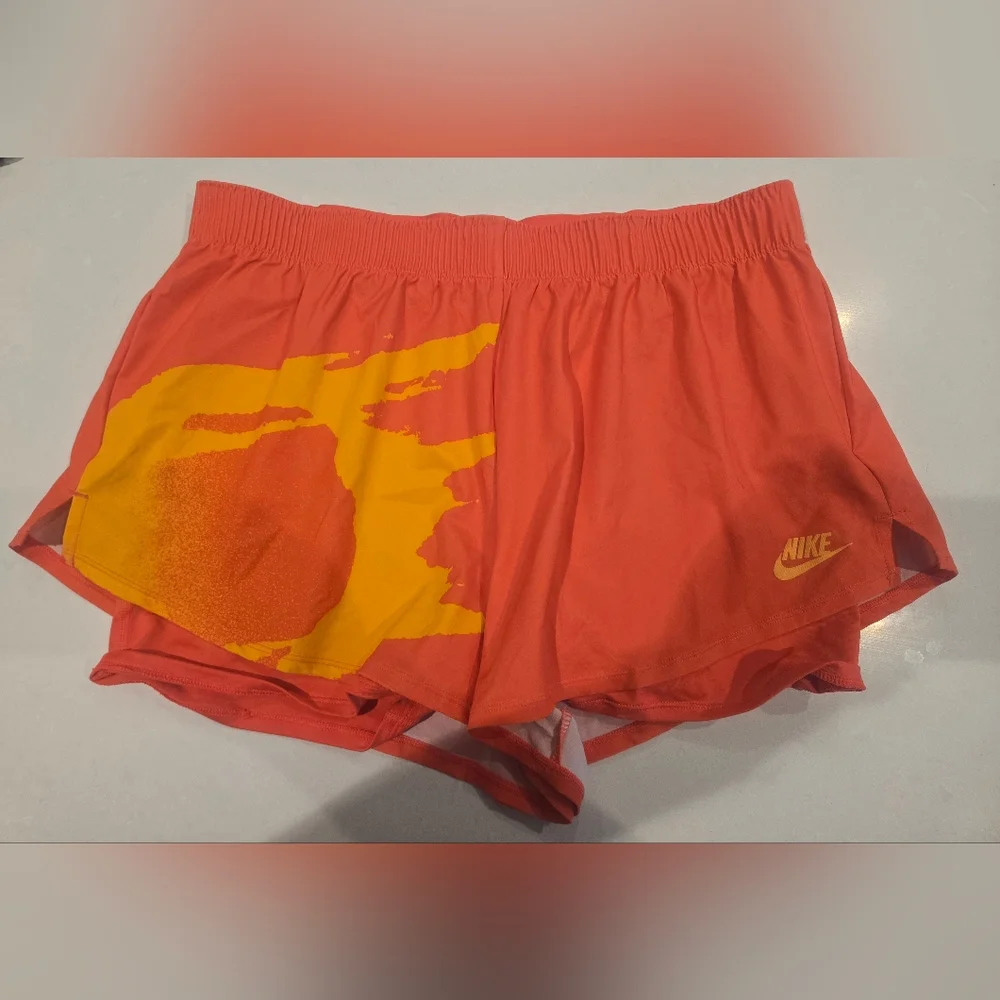 Nike Women’s Sports Shorts Set Of 3 Size Large - Picture 6 of 14